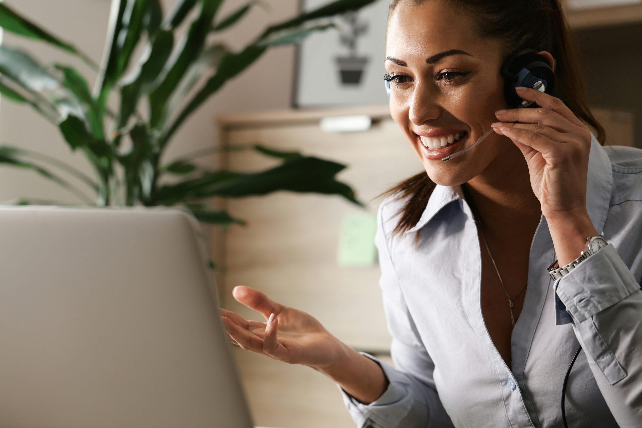 A professional customer support agent at ASuperior Contact Center providing immediate lead response and dispatching services.